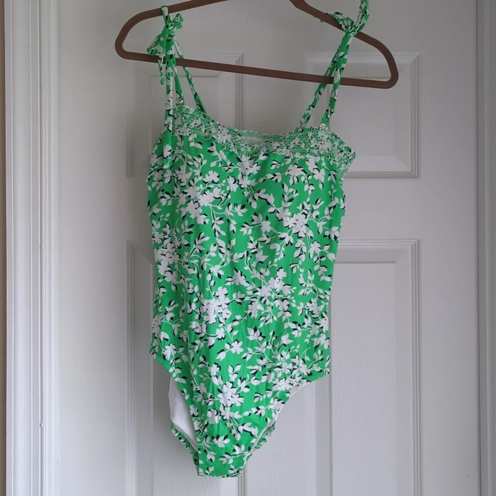 EUC Sz 12 Draper James Lands End Green Floral Swimsuit Smocked Convertible Strap